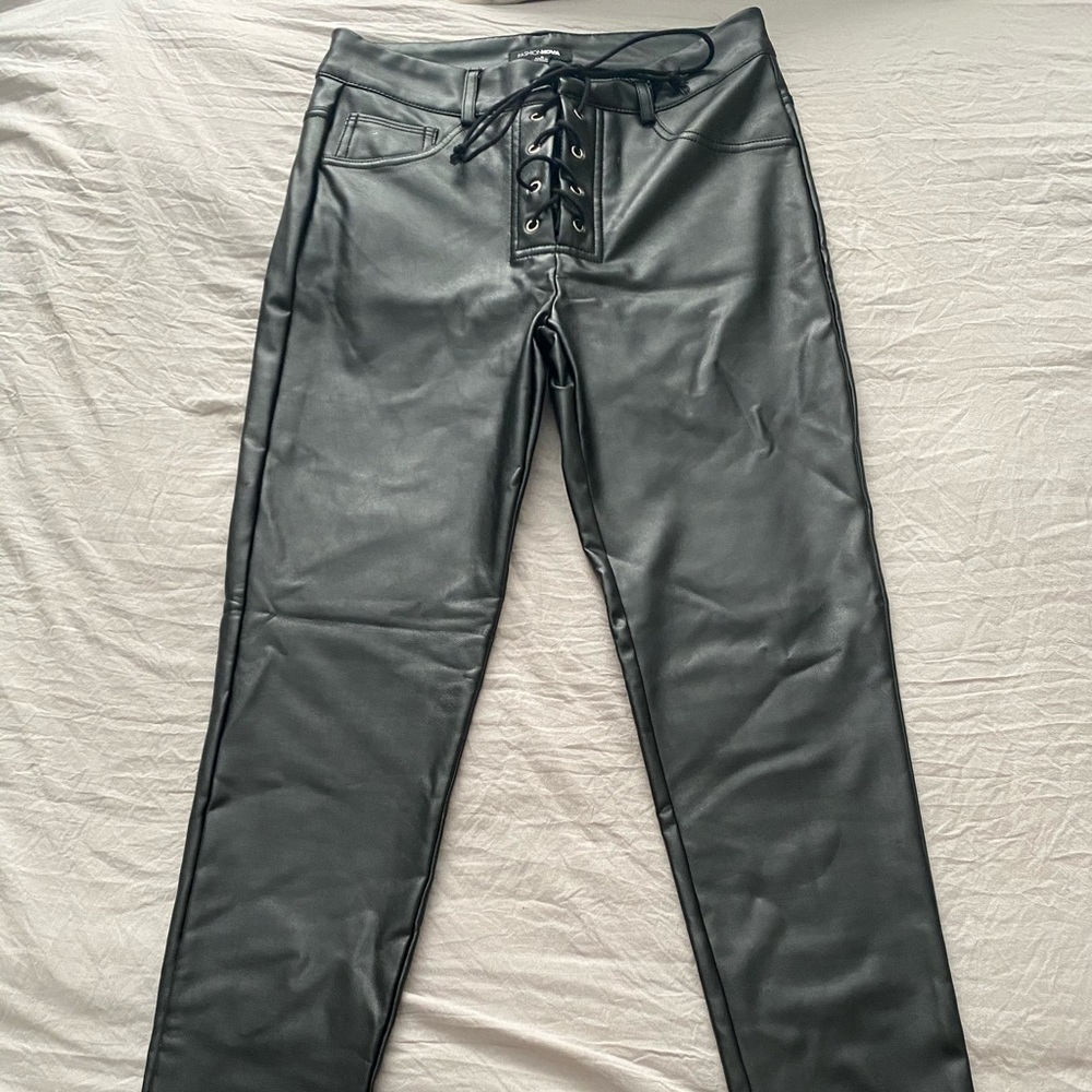 Fashion nova leather leggings